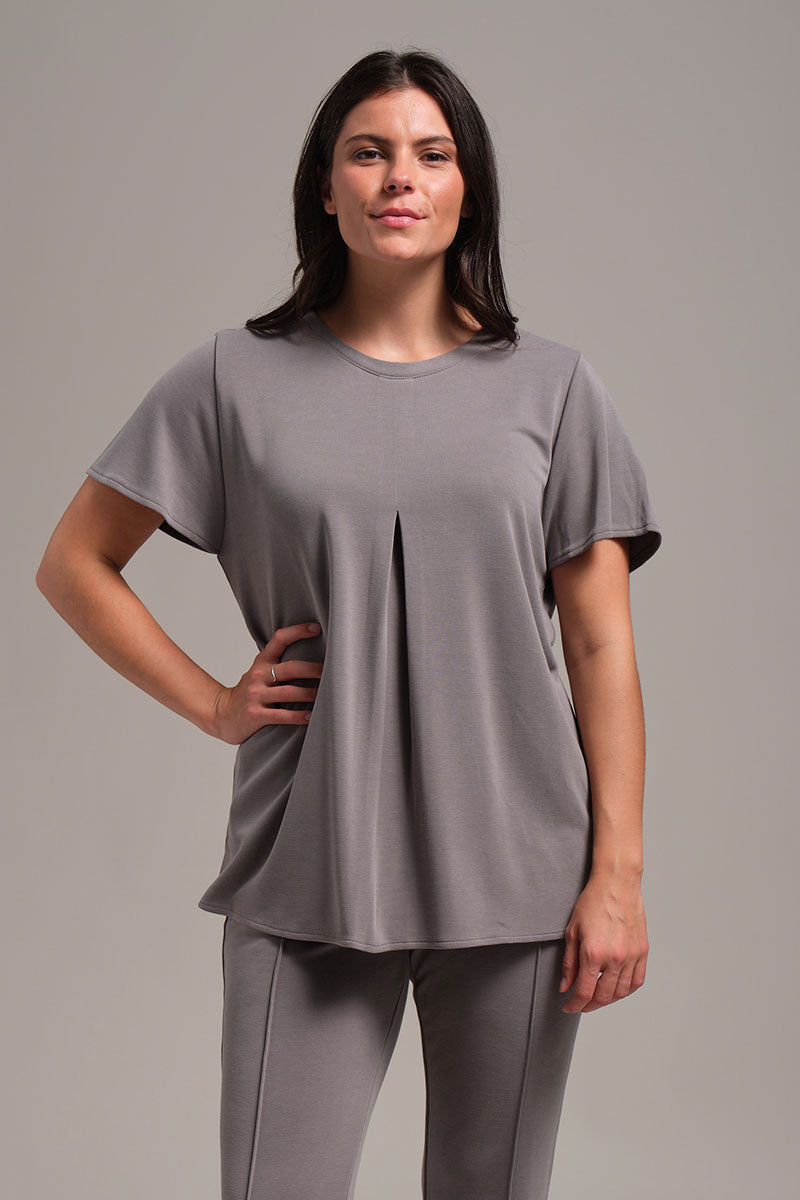 SLIGHT FLUTTER SLEEVE WITH FRONT PLEAT DETAIL